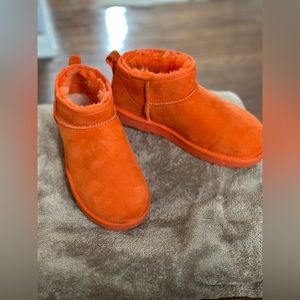 Orange ultra mini Ugg’s